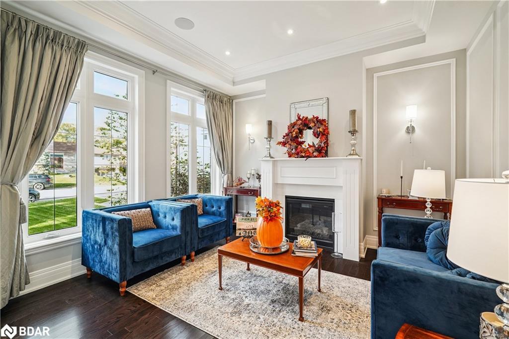 68 Walmer Road, Richmond Hill, ON - Indoor Photo Showing Living Room With Fireplace