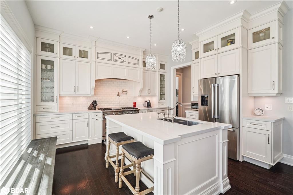 68 Walmer Road, Richmond Hill, ON - Indoor Photo Showing Kitchen With Double Sink With Upgraded Kitchen