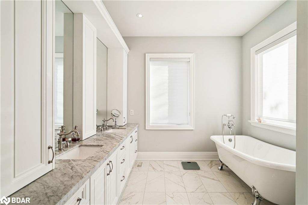 68 Walmer Road, Richmond Hill, ON - Indoor Photo Showing Bathroom
