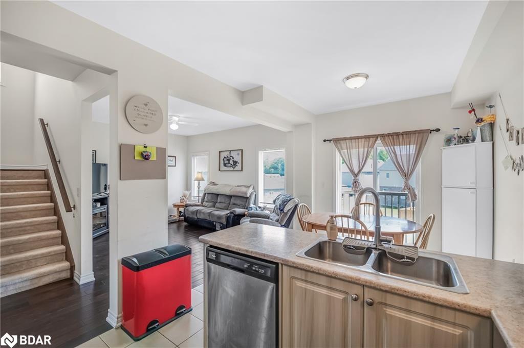 206 Isabella Drive, Orillia, ON - Indoor Photo Showing Kitchen With Double Sink