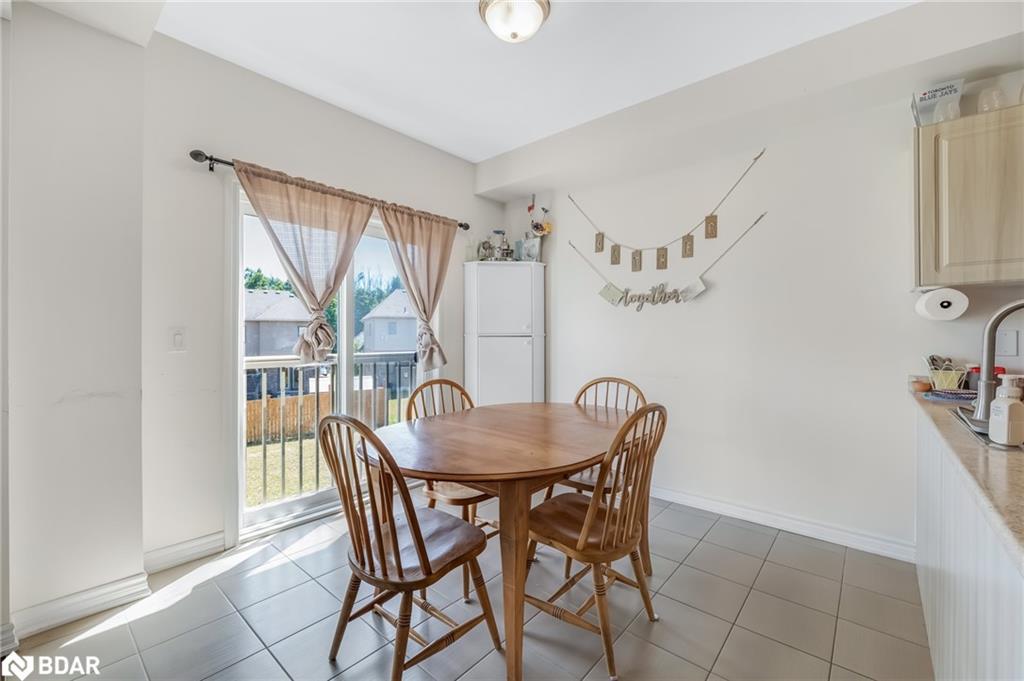 206 Isabella Drive, Orillia, ON - Indoor Photo Showing Dining Room
