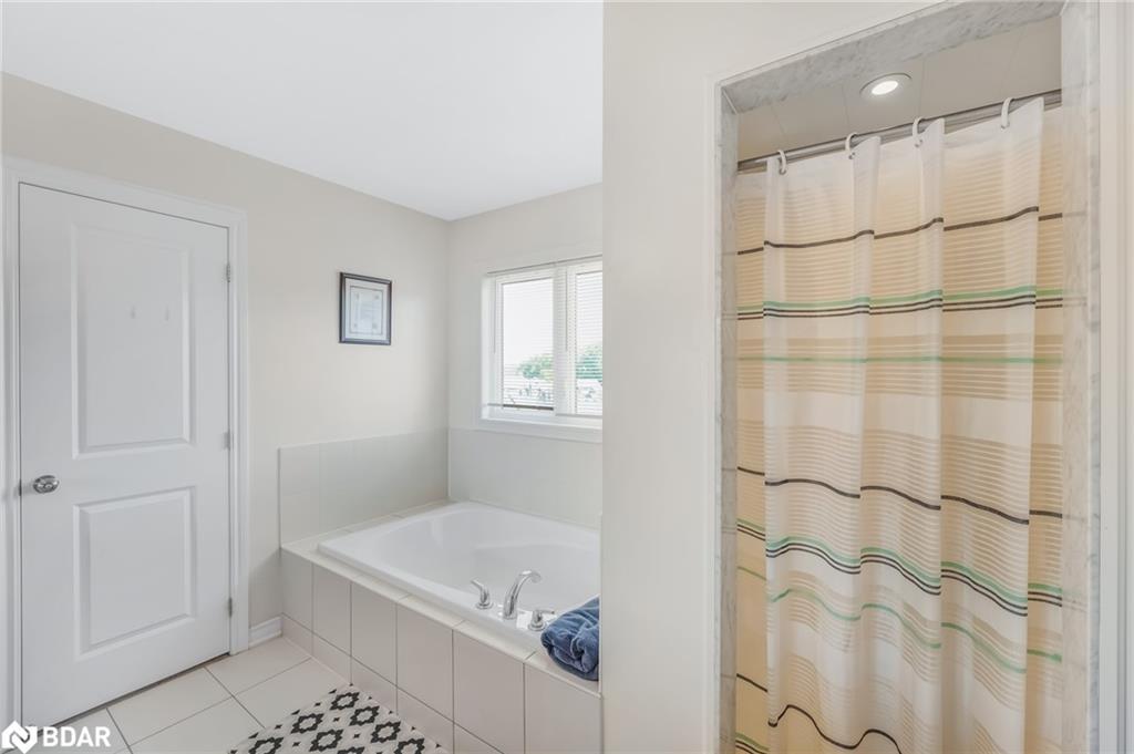 206 Isabella Drive, Orillia, ON - Indoor Photo Showing Bathroom