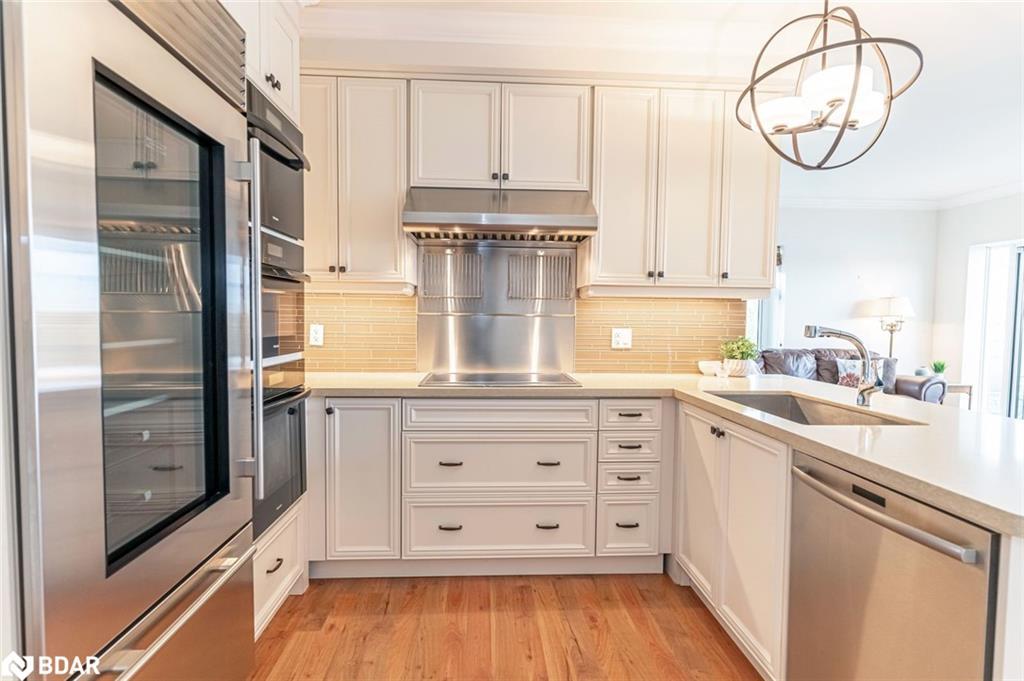 604-80 Orchard Point Road, Orillia, ON - Indoor Photo Showing Kitchen