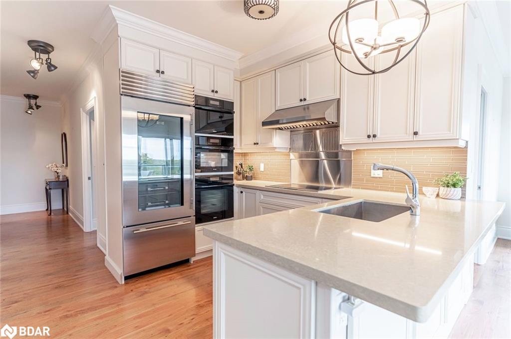 604-80 Orchard Point Road, Orillia, ON - Indoor Photo Showing Kitchen
