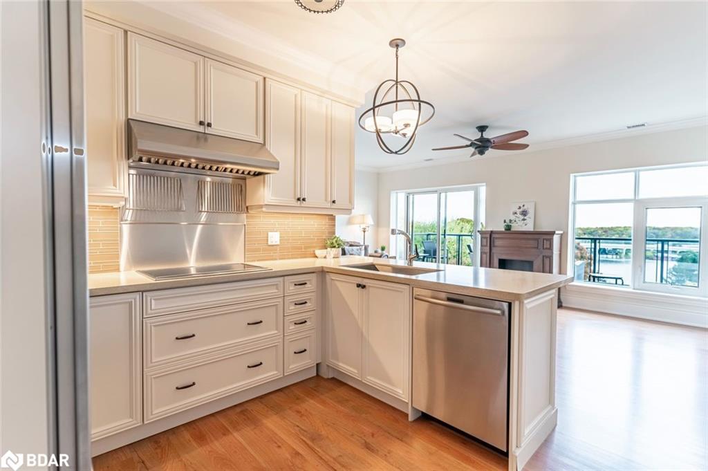 604-80 Orchard Point Road, Orillia, ON - Indoor Photo Showing Kitchen