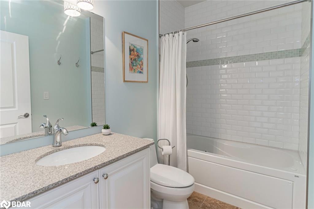 604-80 Orchard Point Road, Orillia, ON - Indoor Photo Showing Bathroom