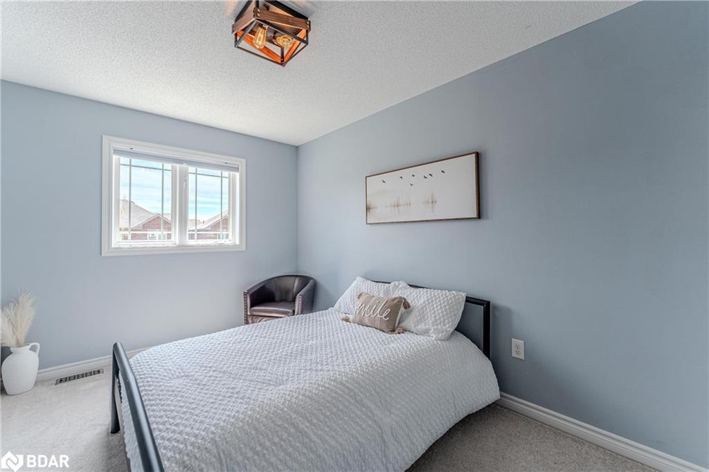 35-209 Harvie Road, Barrie, ON - Indoor Photo Showing Bedroom
