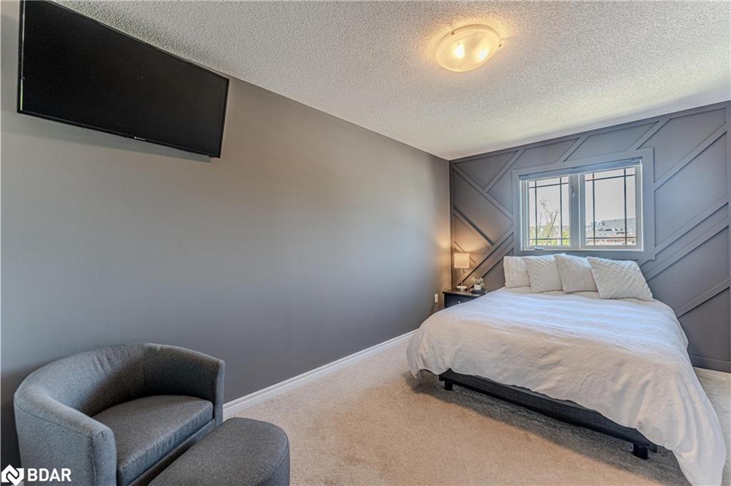 35-209 Harvie Road, Barrie, ON - Indoor Photo Showing Bedroom