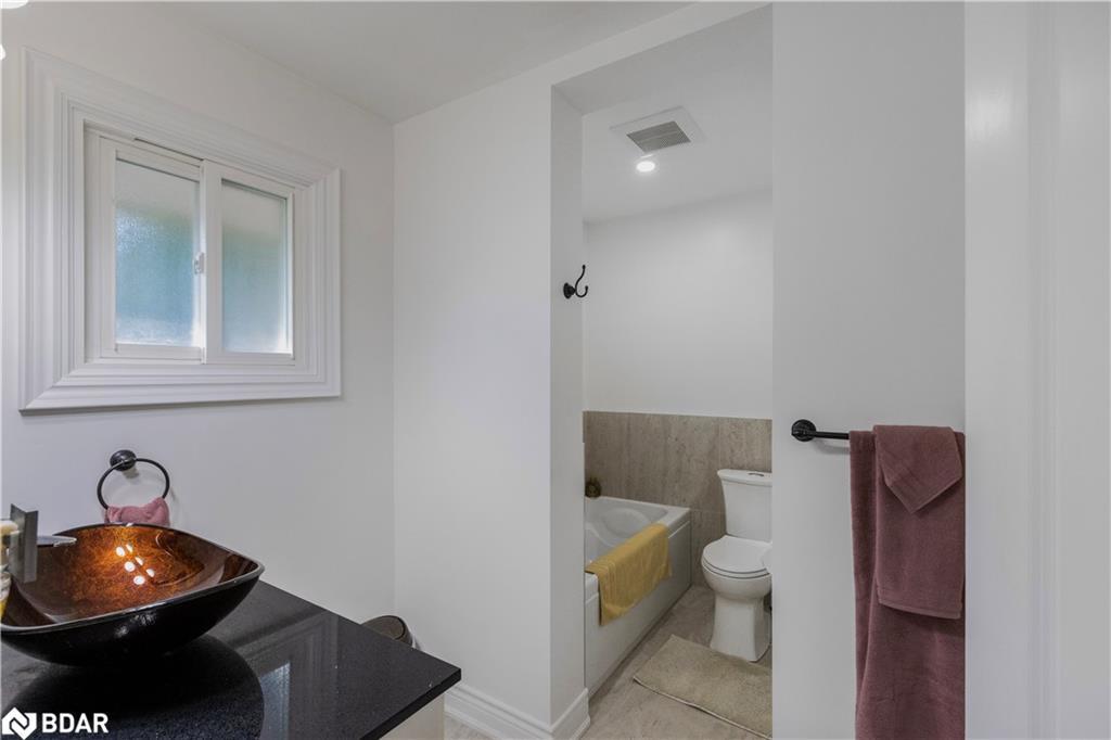 87 Tutela Heights Road, Brantford, ON - Indoor Photo Showing Bathroom