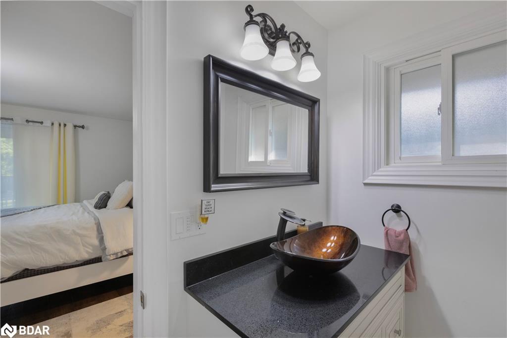 87 Tutela Heights Road, Brantford, ON - Indoor Photo Showing Bedroom