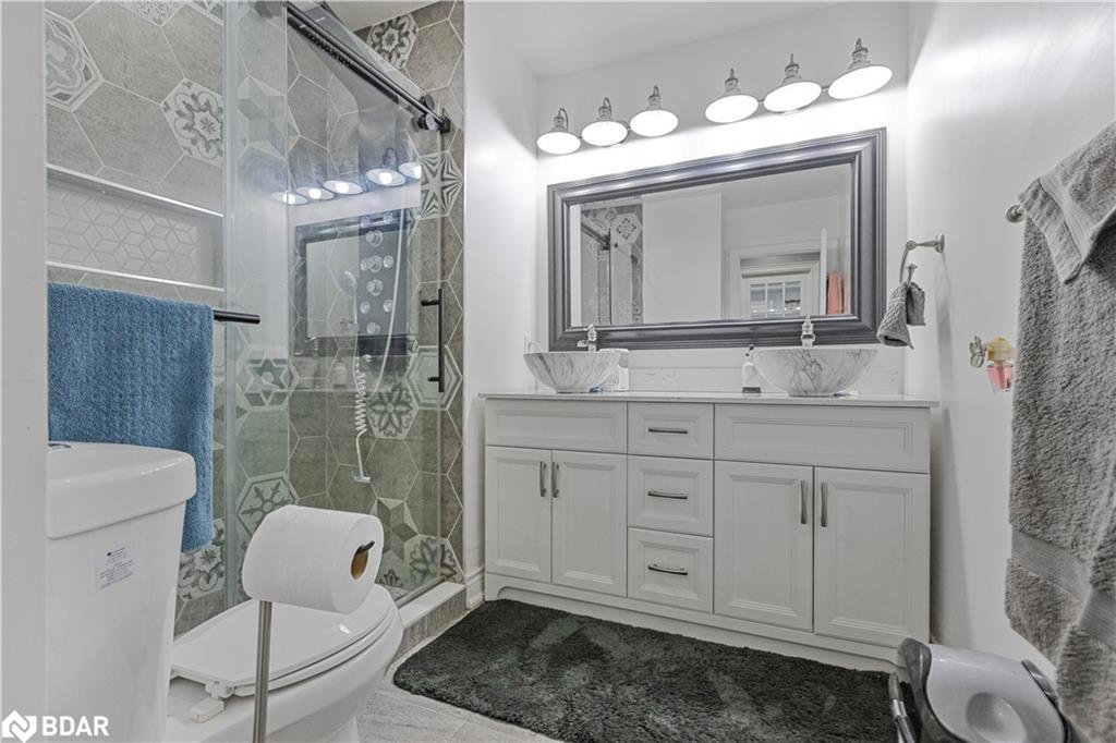 87 Tutela Heights Road, Brantford, ON - Indoor Photo Showing Bathroom