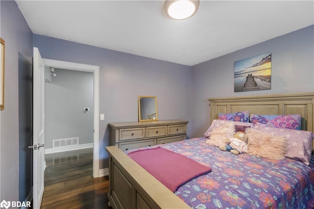 87 Tutela Heights Road, Brantford, ON - Indoor Photo Showing Bedroom