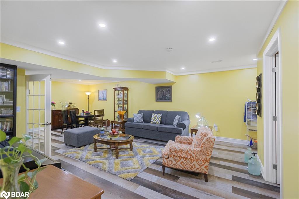 87 Tutela Heights Road, Brantford, ON - Indoor Photo Showing Living Room