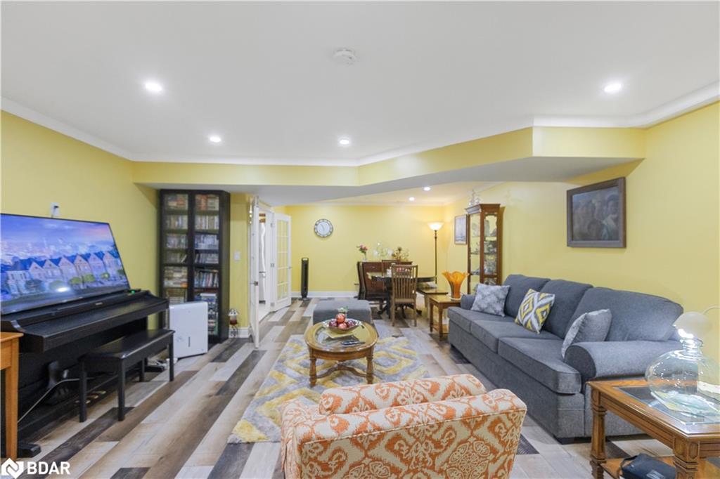 87 Tutela Heights Road, Brantford, ON - Indoor Photo Showing Living Room