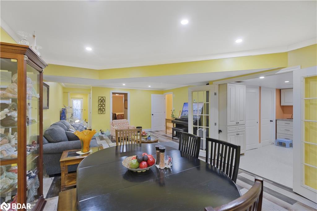 87 Tutela Heights Road, Brantford, ON - Indoor Photo Showing Dining Room
