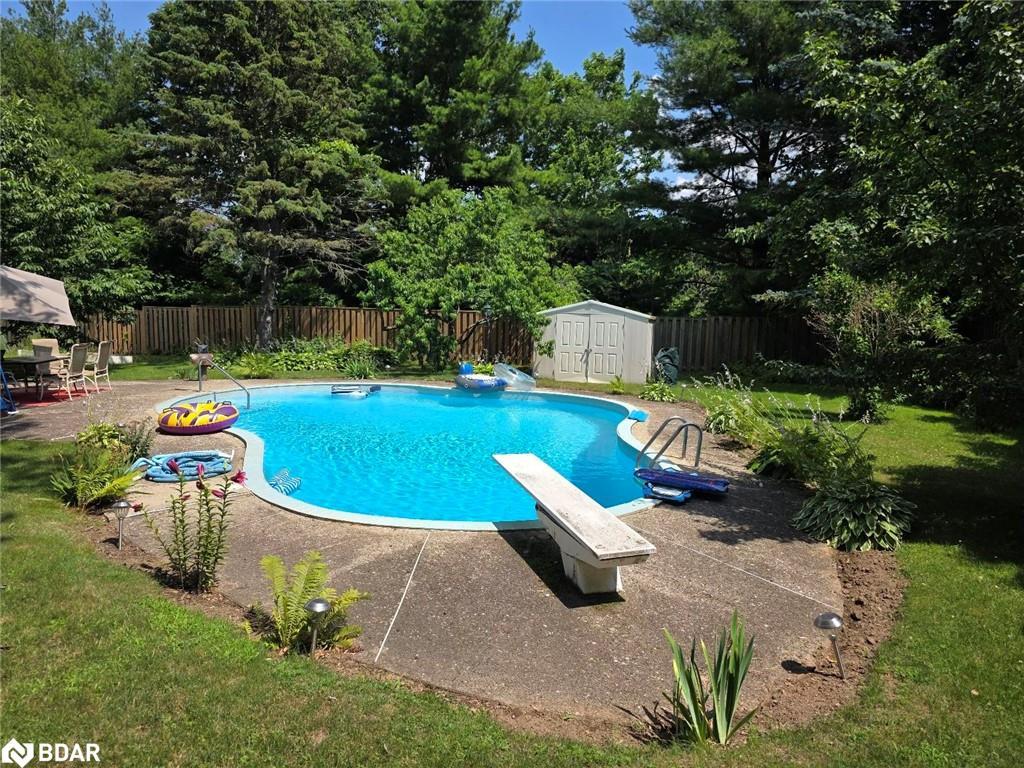 87 Tutela Heights Road, Brantford, ON - Outdoor With In Ground Pool With Backyard