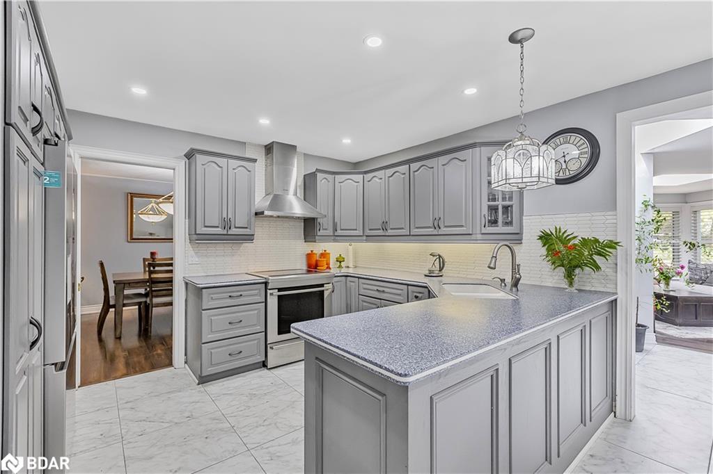 87 Tutela Heights Road, Brantford, ON - Indoor Photo Showing Kitchen