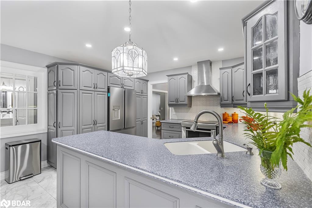 87 Tutela Heights Road, Brantford, ON - Indoor Photo Showing Kitchen