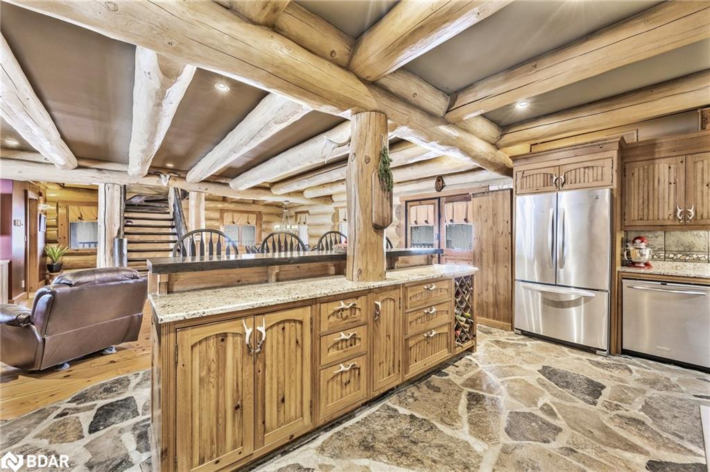 118 Highland Drive, Oro-Medonte, ON - Indoor Photo Showing Kitchen