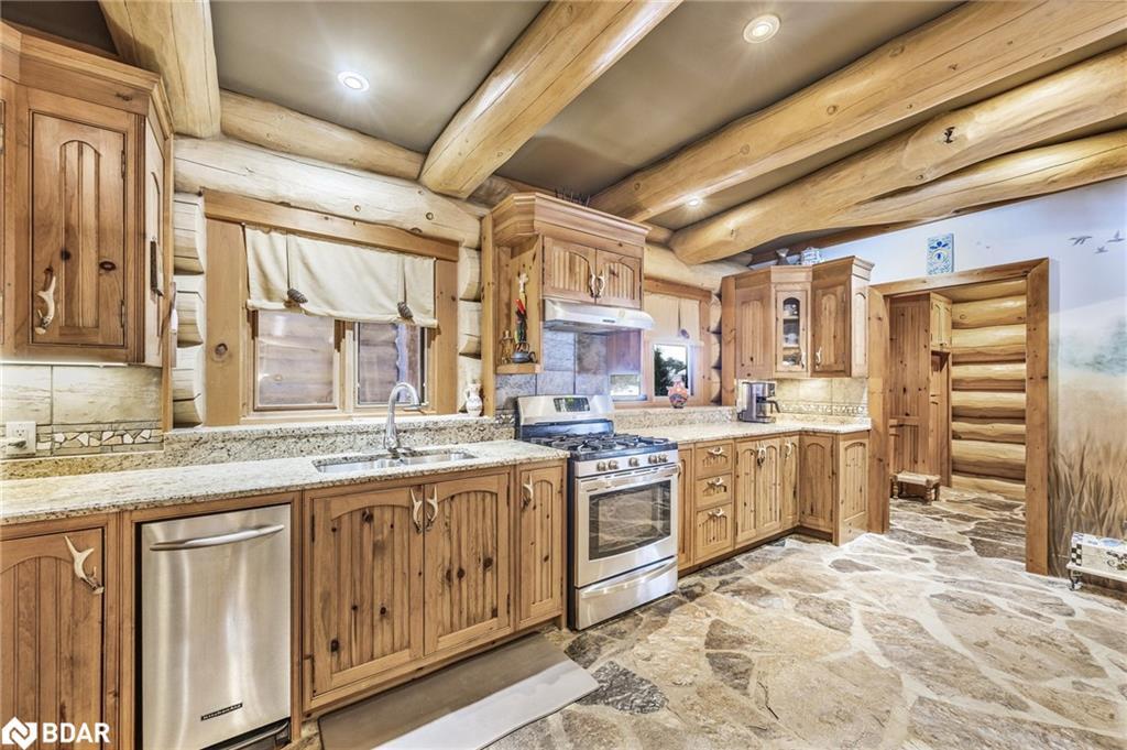 118 Highland Drive, Oro-Medonte, ON - Indoor Photo Showing Kitchen With Double Sink