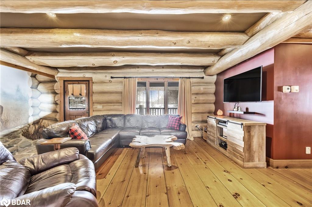 118 Highland Drive, Oro-Medonte, ON - Indoor Photo Showing Living Room