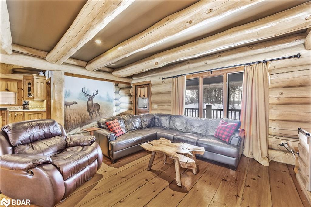 118 Highland Drive, Oro-Medonte, ON - Indoor Photo Showing Living Room