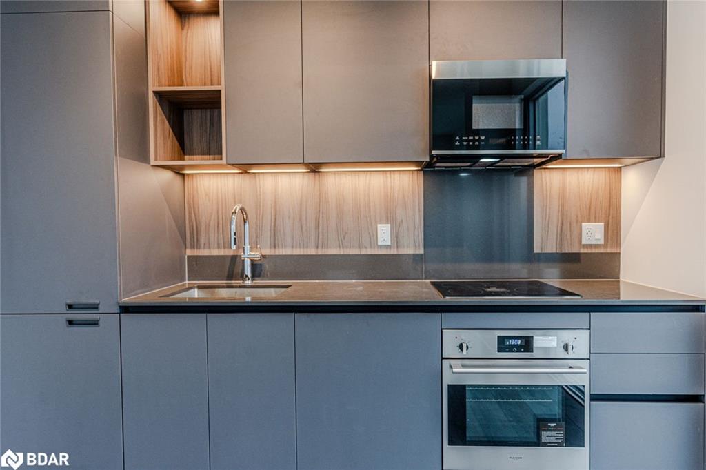 2909-39 Mary Street, Barrie, ON - Indoor Photo Showing Kitchen