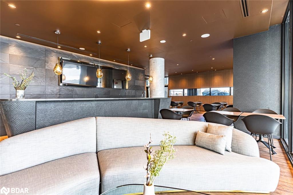 2909-39 Mary Street, Barrie, ON - Indoor