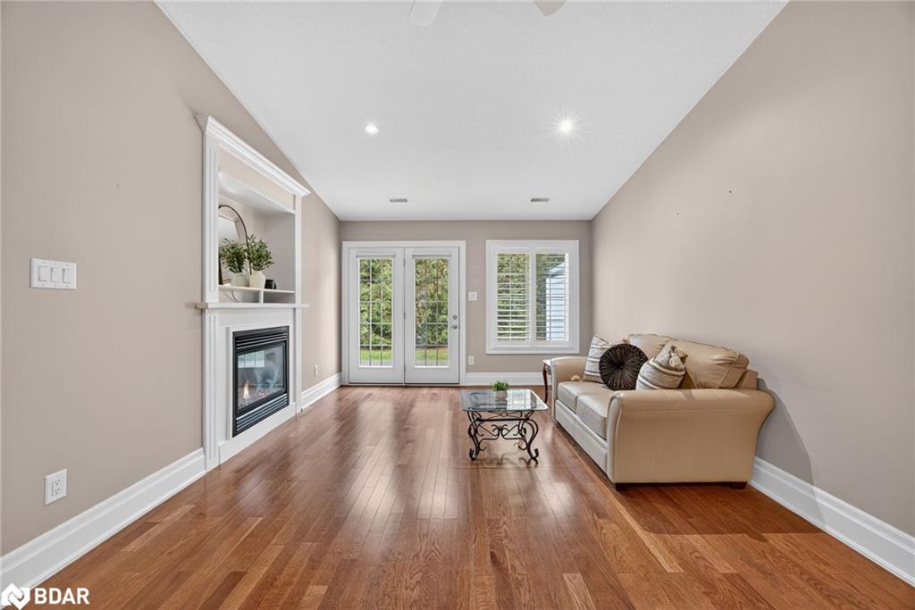 53 Clover Crescent, Wasaga Beach, ON - Indoor Photo Showing Living Room With Fireplace