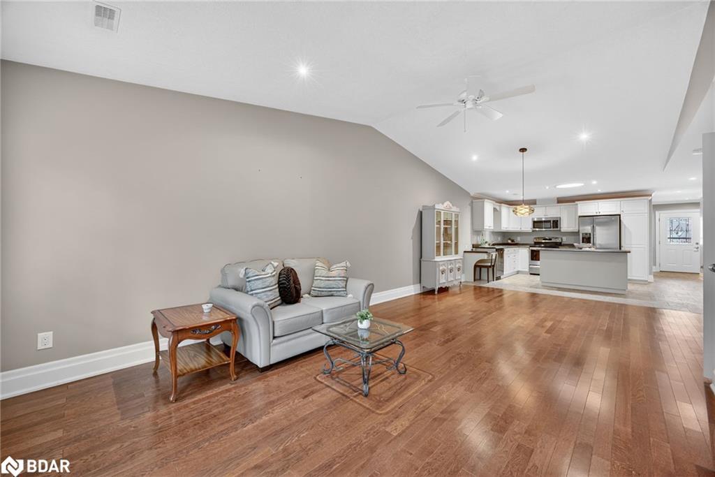 53 Clover Crescent, Wasaga Beach, ON - Indoor Photo Showing Living Room