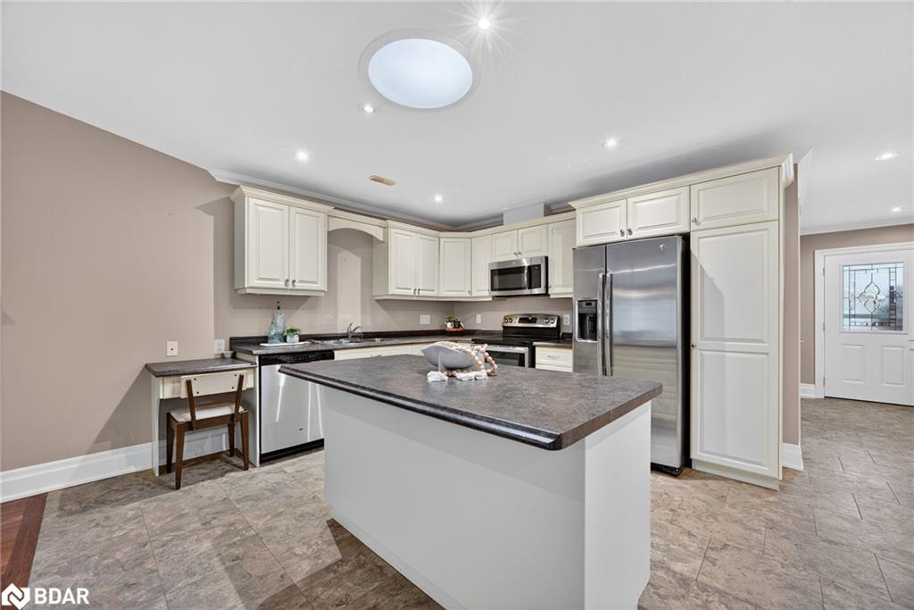 53 Clover Crescent, Wasaga Beach, ON - Indoor Photo Showing Kitchen