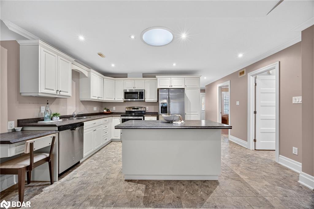 53 Clover Crescent, Wasaga Beach, ON - Indoor Photo Showing Kitchen