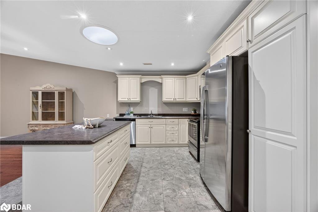 53 Clover Crescent, Wasaga Beach, ON - Indoor Photo Showing Kitchen