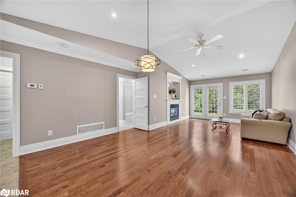 53 Clover Crescent, Wasaga Beach, ON - Indoor