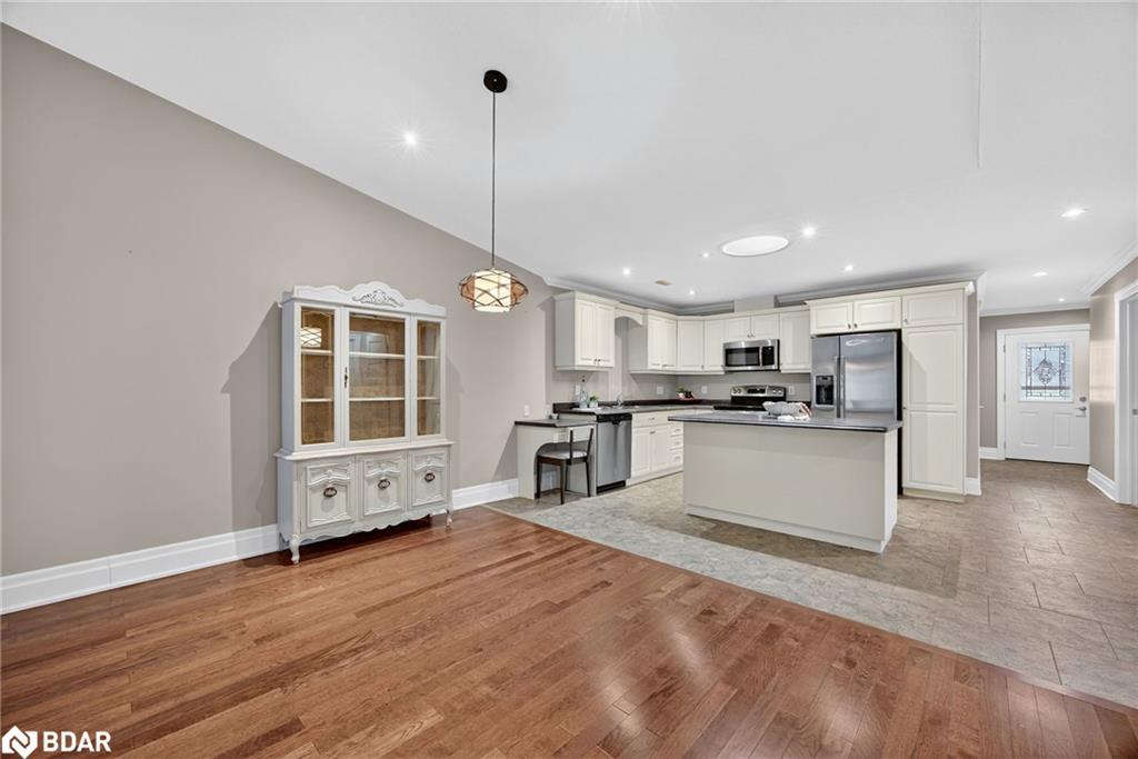 53 Clover Crescent, Wasaga Beach, ON - Indoor Photo Showing Kitchen