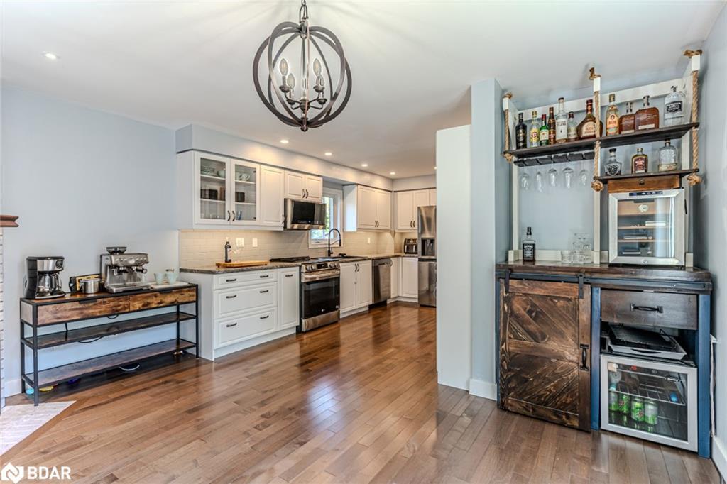 20 Pae Drive, Barrie, ON - Indoor Photo Showing Kitchen