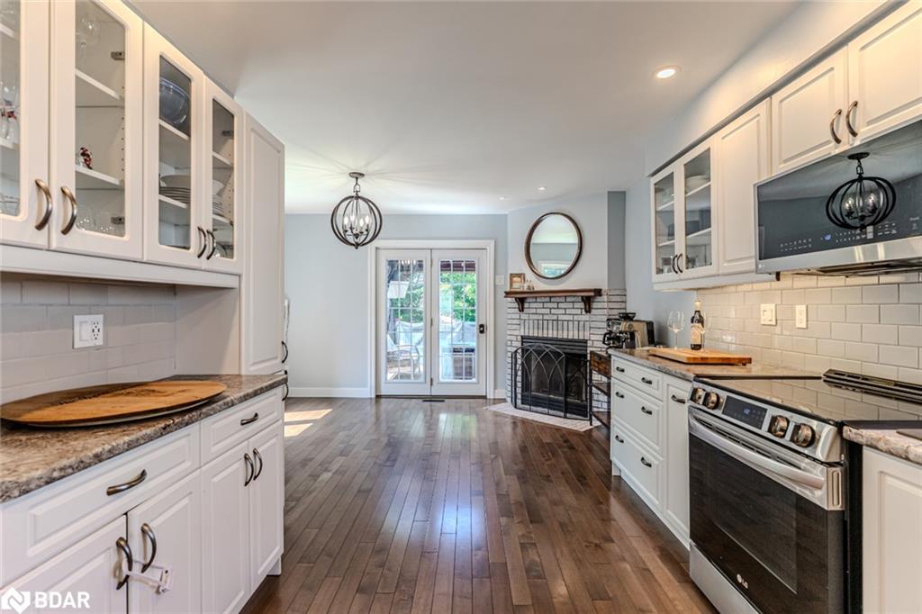20 Pae Drive, Barrie, ON - Indoor Photo Showing Kitchen