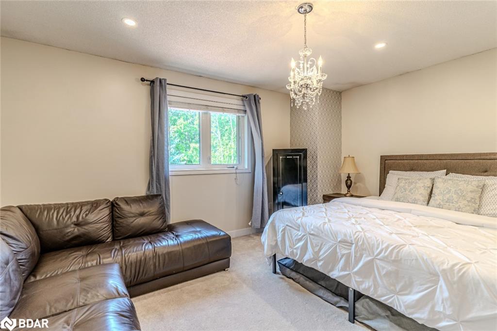 20 Pae Drive, Barrie, ON - Indoor Photo Showing Bedroom