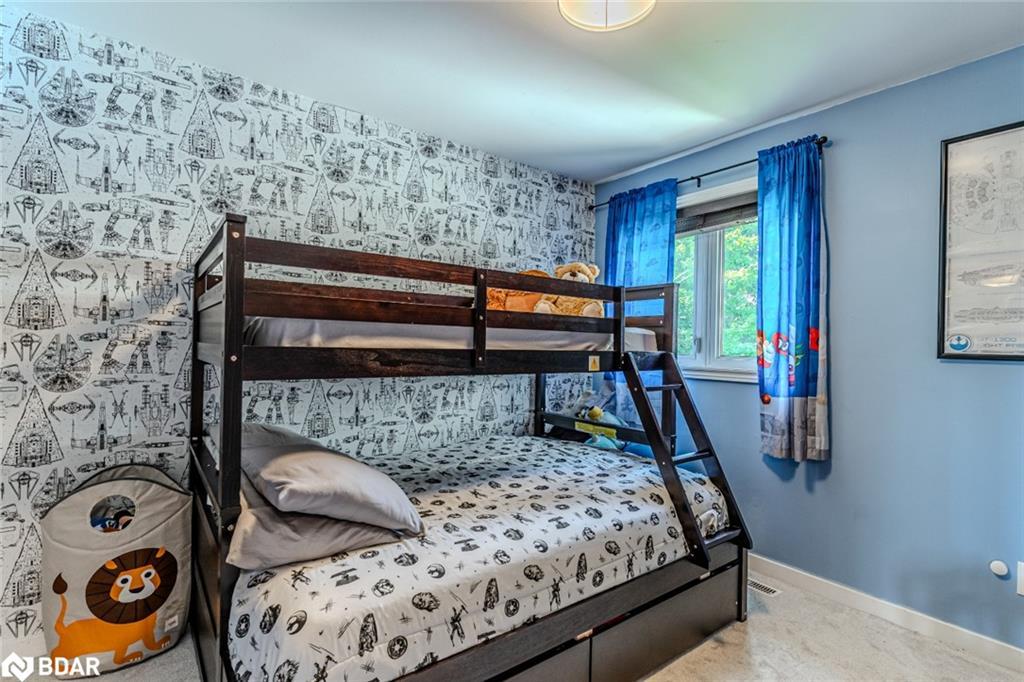 20 Pae Drive, Barrie, ON - Indoor Photo Showing Bedroom