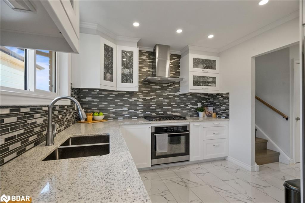 116 Boston Crescent, Hamilton, ON - Indoor Photo Showing Kitchen With Double Sink With Upgraded Kitchen