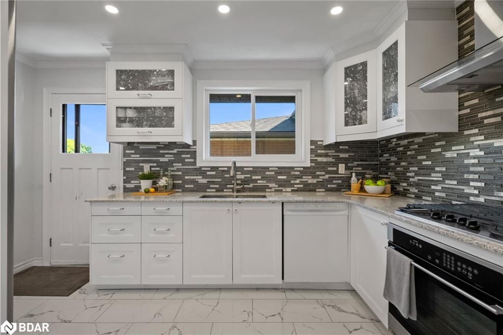 116 Boston Crescent, Hamilton, ON - Indoor Photo Showing Kitchen