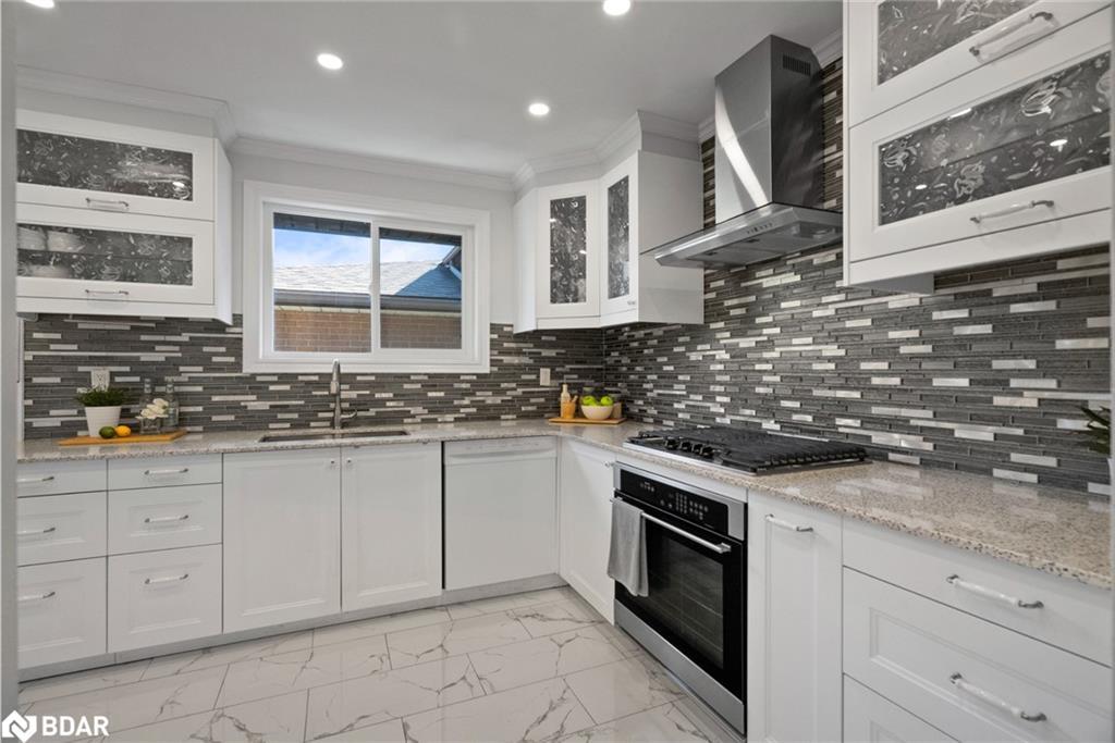 116 Boston Crescent, Hamilton, ON - Indoor Photo Showing Kitchen With Upgraded Kitchen
