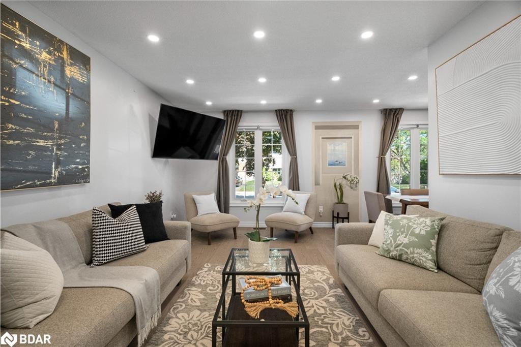116 Boston Crescent, Hamilton, ON - Indoor Photo Showing Living Room