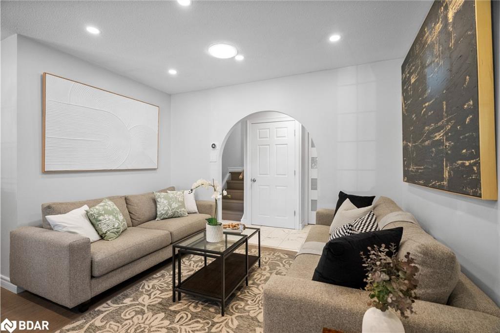 116 Boston Crescent, Hamilton, ON - Indoor Photo Showing Living Room