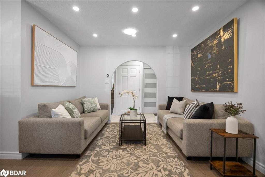 116 Boston Crescent, Hamilton, ON - Indoor Photo Showing Living Room