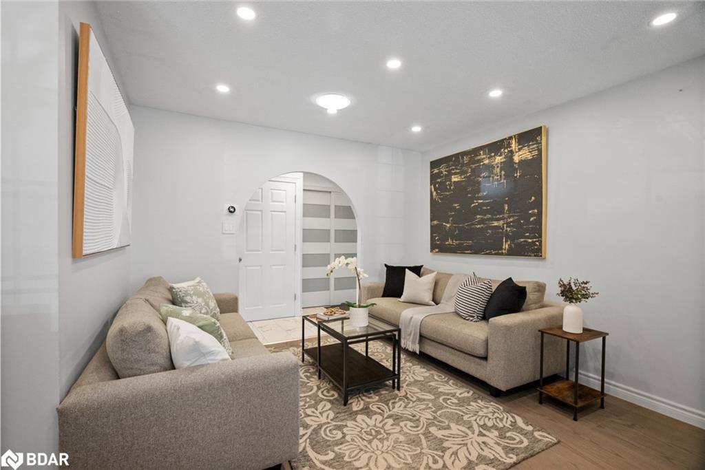 116 Boston Crescent, Hamilton, ON - Indoor Photo Showing Living Room