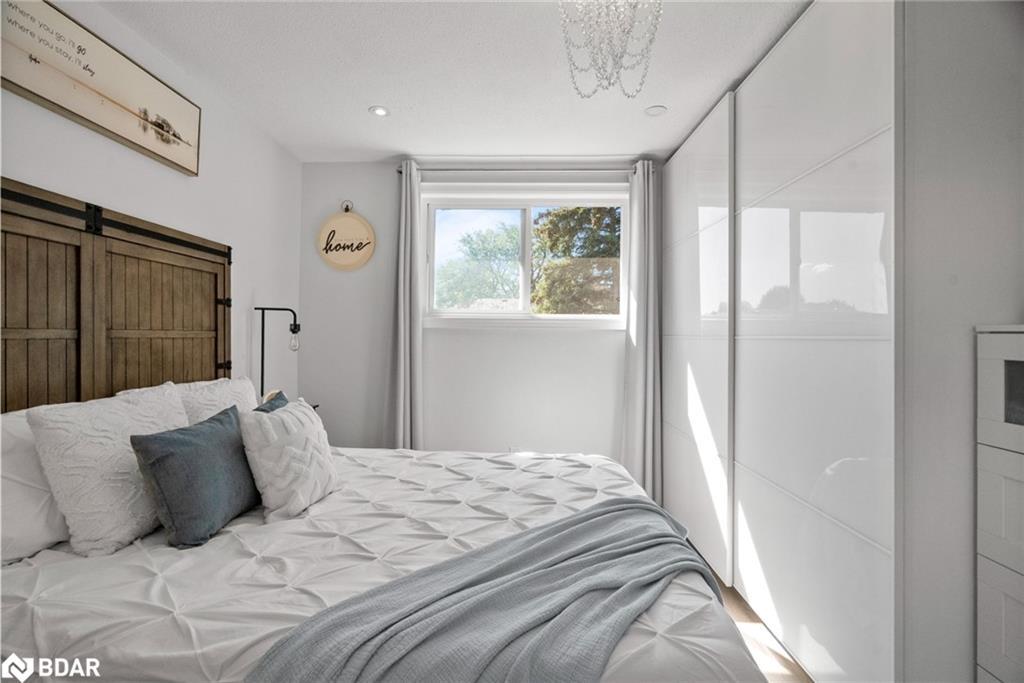 116 Boston Crescent, Hamilton, ON - Indoor Photo Showing Bedroom