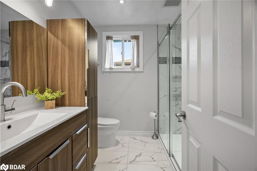 116 Boston Crescent, Hamilton, ON - Indoor Photo Showing Bathroom