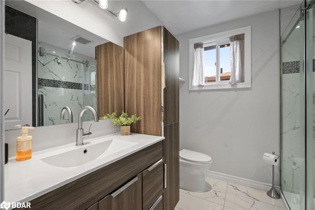 116 Boston Crescent, Hamilton, ON - Indoor Photo Showing Bathroom