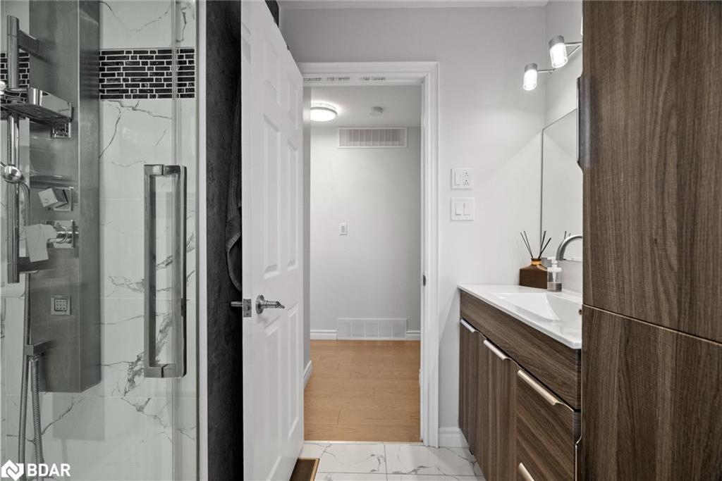 116 Boston Crescent, Hamilton, ON - Indoor Photo Showing Bathroom